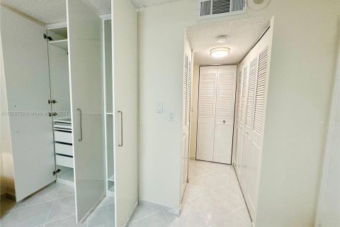 Copropriété à vendre à Sunny Isles Beach, Floride: 2 chambres, 100.98 m2 № 1306148 - photo 15