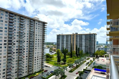 Copropriété à vendre à Sunny Isles Beach, Floride: 2 chambres, 100.98 m2 № 1306148 - photo 3