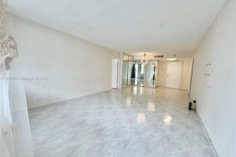 Condominio en venta en Sunny Isles Beach, Florida, 2 dormitorios, 100.98 m2 № 1306148 - foto 7