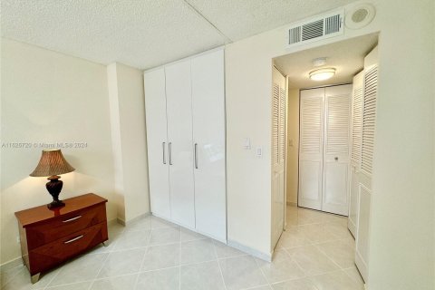 Copropriété à vendre à Sunny Isles Beach, Floride: 2 chambres, 100.98 m2 № 1306148 - photo 14