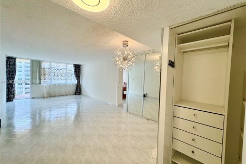 Copropriété à vendre à Sunny Isles Beach, Floride: 2 chambres, 100.98 m2 № 1306148 - photo 5