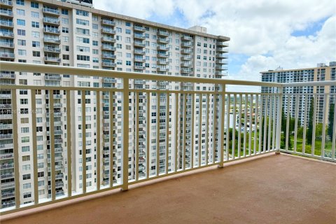 Copropriété à vendre à Sunny Isles Beach, Floride: 2 chambres, 100.98 m2 № 1306148 - photo 4