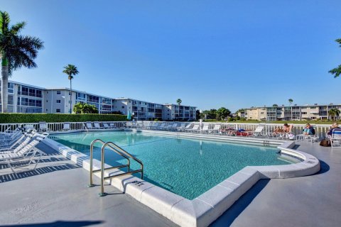 Condo in Palm Springs, Florida, 2 bedrooms  № 1093421 - photo 14