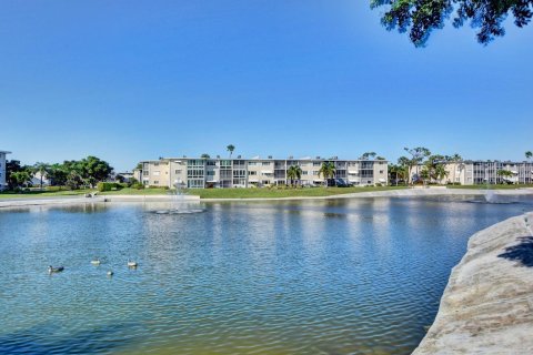 Condo in Palm Springs, Florida, 2 bedrooms  № 1093421 - photo 17