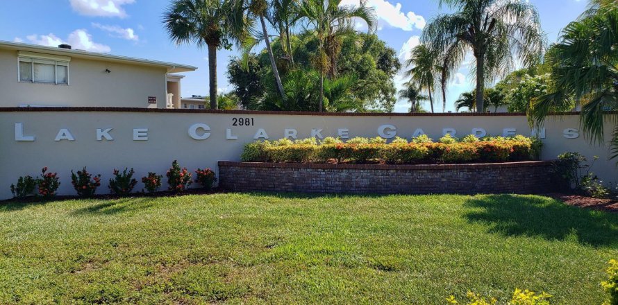 Condo in Palm Springs, Florida, 2 bedrooms  № 1093421