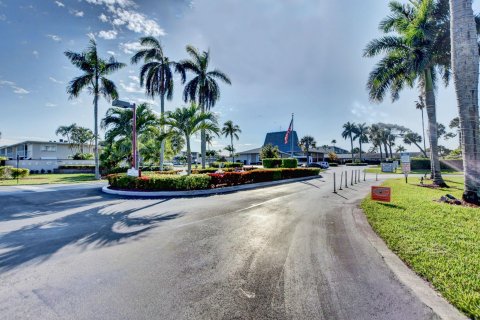 Condo in Palm Springs, Florida, 2 bedrooms  № 1093421 - photo 16