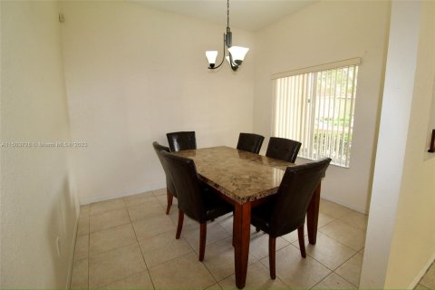 Adosado en venta en Homestead, Florida, 3 dormitorios, 155.15 m2 № 912233 - foto 2
