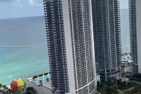 Condominio en alquiler en Hollywood, Florida, 2 dormitorios, 97.92 m2 № 272397 - foto 19