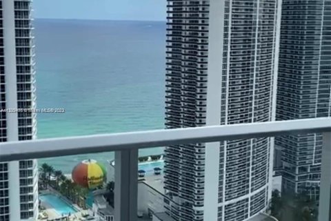 Condominio en alquiler en Hollywood, Florida, 2 dormitorios, 97.92 m2 № 272397 - foto 18