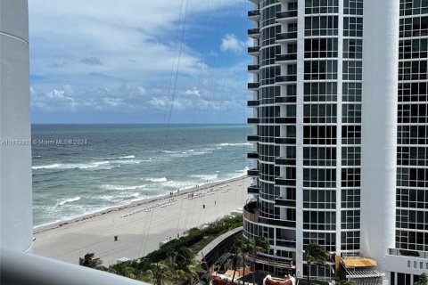 Condo in Sunny Isles Beach, Florida, 1 bedroom  № 1238123 - photo 23