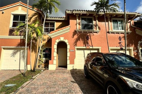 Adosado en venta en Miami, Florida, 3 dormitorios, 158.86 m2 № 1429987 - foto 2