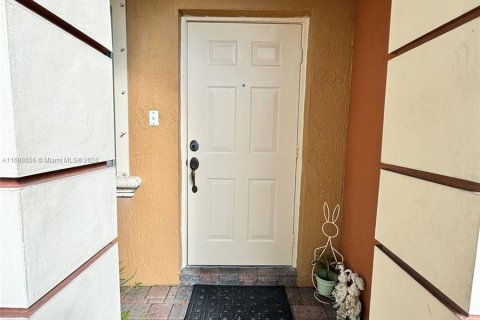 Adosado en venta en Miami, Florida, 3 dormitorios, 158.86 m2 № 1429987 - foto 1