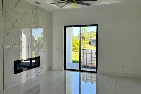 Casa en venta en Cape Coral, Florida, 3 dormitorios № 1385929 - foto 2