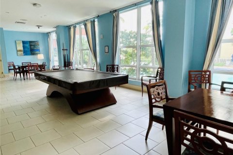 Condo in Miami, Florida, 2 bedrooms  № 1385931 - photo 11