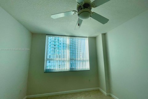 Condo in Miami, Florida, 2 bedrooms  № 1385931 - photo 17