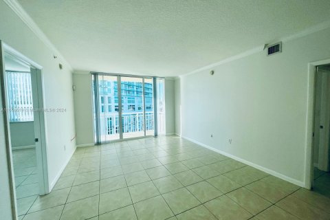 Condo in Miami, Florida, 2 bedrooms  № 1385931 - photo 15