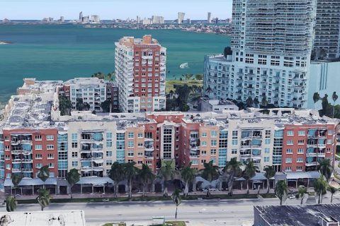 Condo in Miami, Florida, 2 bedrooms  № 1385931 - photo 26