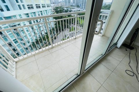 Condo in Miami, Florida, 2 bedrooms  № 1385931 - photo 24