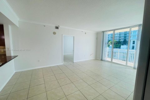 Condo in Miami, Florida, 2 bedrooms  № 1385931 - photo 4