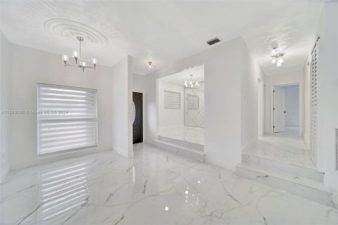 Villa ou maison à vendre à Miami Gardens, Floride: 4 chambres, 217.3 m2 № 1385976 - photo 19