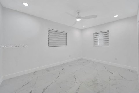 Villa ou maison à vendre à Miami Gardens, Floride: 4 chambres, 217.3 m2 № 1385976 - photo 3