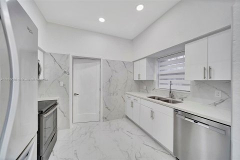 Villa ou maison à vendre à Miami Gardens, Floride: 4 chambres, 217.3 m2 № 1385976 - photo 12