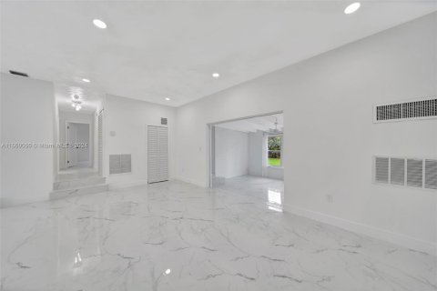 Villa ou maison à vendre à Miami Gardens, Floride: 4 chambres, 217.3 m2 № 1385976 - photo 18