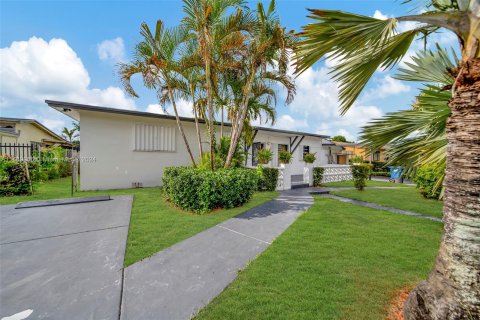 Villa ou maison à vendre à Miami Gardens, Floride: 4 chambres, 217.3 m2 № 1385976 - photo 20