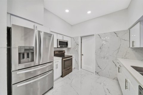 Villa ou maison à vendre à Miami Gardens, Floride: 4 chambres, 217.3 m2 № 1385976 - photo 11