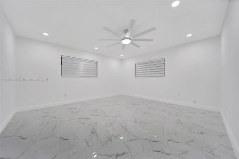 Villa ou maison à vendre à Miami Gardens, Floride: 4 chambres, 217.3 m2 № 1385976 - photo 23