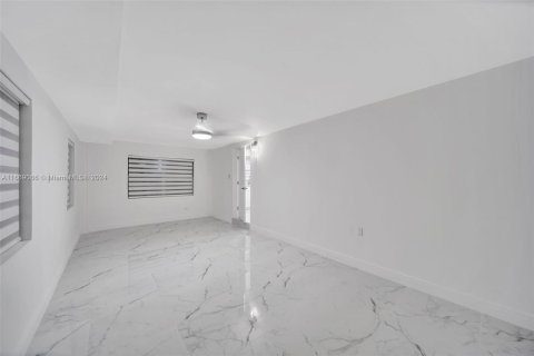 Villa ou maison à vendre à Miami Gardens, Floride: 4 chambres, 217.3 m2 № 1385976 - photo 7