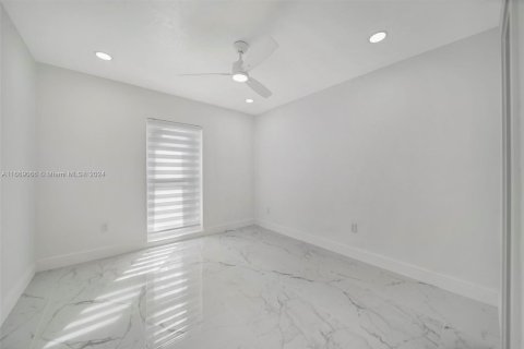 Villa ou maison à vendre à Miami Gardens, Floride: 4 chambres, 217.3 m2 № 1385976 - photo 30