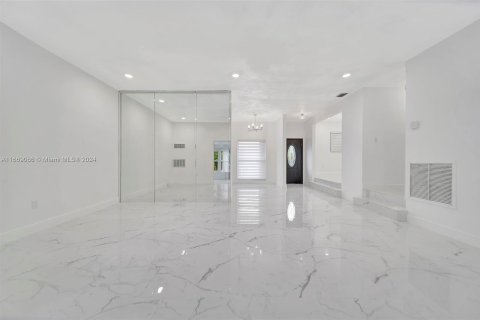 Villa ou maison à vendre à Miami Gardens, Floride: 4 chambres, 217.3 m2 № 1385976 - photo 17