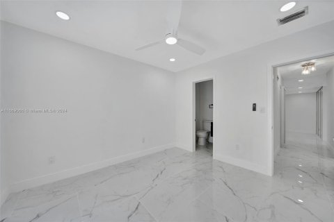 Villa ou maison à vendre à Miami Gardens, Floride: 4 chambres, 217.3 m2 № 1385976 - photo 29