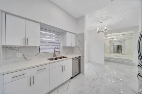 Casa en venta en Miami Gardens, Florida, 4 dormitorios, 217.3 m2 № 1385976 - foto 9