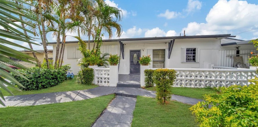 Villa ou maison à Miami Gardens, Floride 4 chambres, 217.3 m2 № 1385976