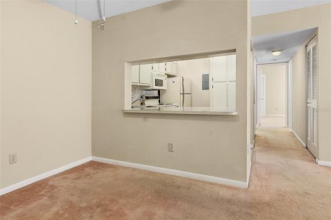 Condo in Fort Myers, Florida, 2 bedrooms  № 1105852 - photo 15