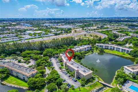 Condo in Coconut Creek, Florida, 2 bedrooms  № 1225648 - photo 27