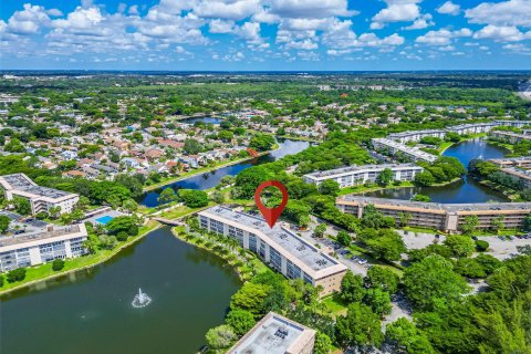 Condo in Coconut Creek, Florida, 2 bedrooms  № 1225648 - photo 15