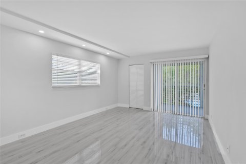 Condo in Coconut Creek, Florida, 2 bedrooms  № 1225648 - photo 7