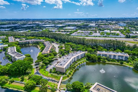 Condo in Coconut Creek, Florida, 2 bedrooms  № 1225648 - photo 16