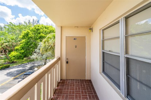 Condo in Coconut Creek, Florida, 2 bedrooms  № 1225648 - photo 6