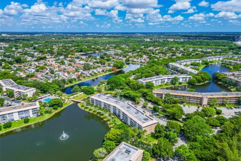 Copropriété à vendre à Coconut Creek, Floride: 2 chambres, 109.44 m2 № 1225648 - photo 14