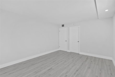 Condo in Coconut Creek, Florida, 2 bedrooms  № 1225648 - photo 4