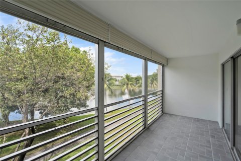 Copropriété à vendre à Coconut Creek, Floride: 2 chambres, 109.44 m2 № 1225648 - photo 19