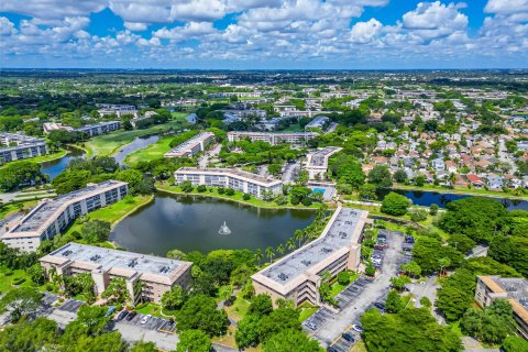 Condo in Coconut Creek, Florida, 2 bedrooms  № 1225648 - photo 12