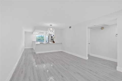 Condo in Coconut Creek, Florida, 2 bedrooms  № 1225648 - photo 25