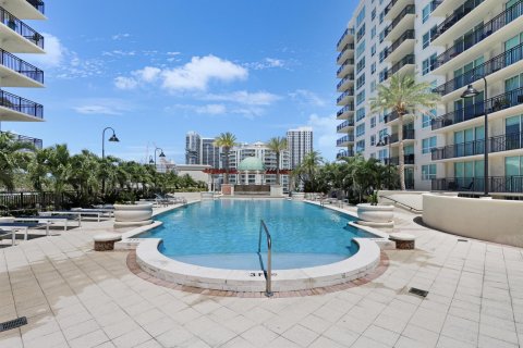 Condo in Fort Lauderdale, Florida, 2 bedrooms  № 1188707 - photo 12