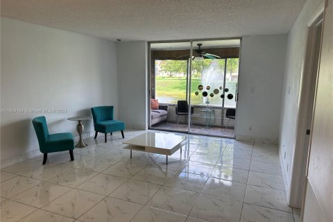 Copropriété à vendre à Sunrise, Floride: 2 chambres, 95.22 m2 № 1232184 - photo 3