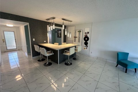 Condo in Sunrise, Florida, 2 bedrooms  № 1232184 - photo 6